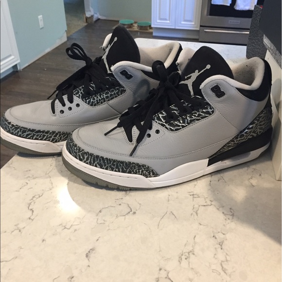 COPY - WORN ONCE. WOLF GREY 3s. Nike Retro Air Jordan. 13 - Picture 2 of 3